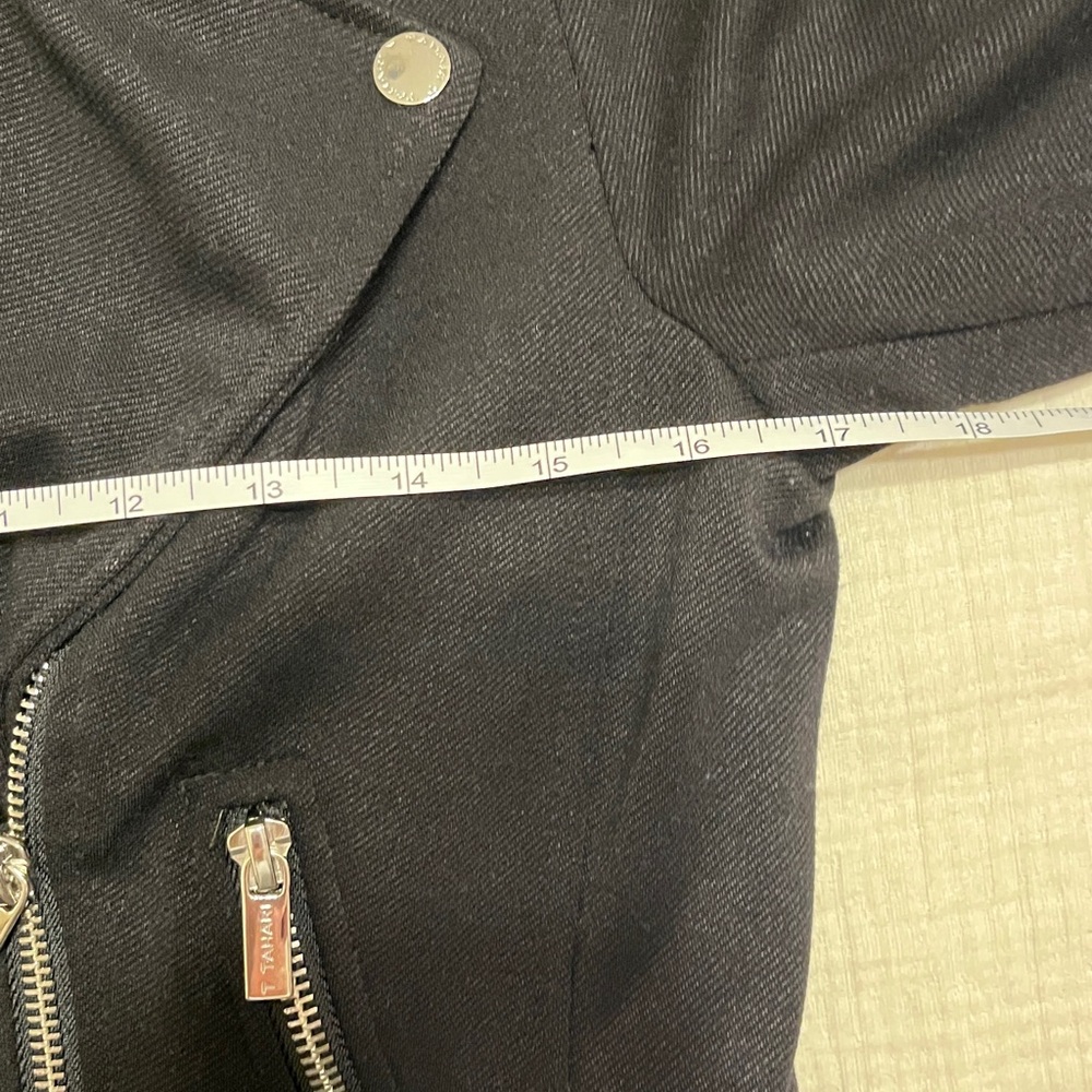 Tahari Black Women's Motorcycle Jacket. Size Small. Excellent Condition - Picture 4 of 5